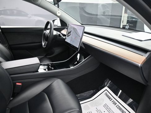 Used 2021 Tesla Model Y Long Range image 37