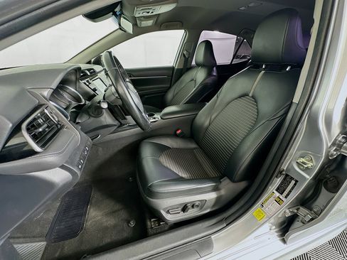 Used 2020 Toyota Camry SE FWD image 13
