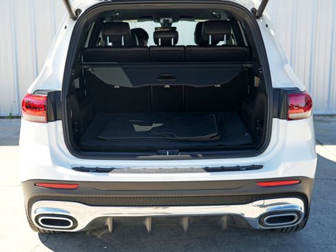 Used 2021 Mercedes-Benz GLB 250 4MATIC image 9