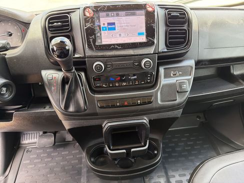 Used 2024 RAM ProMaster 2500 w/ Convenience Group FWD image 18