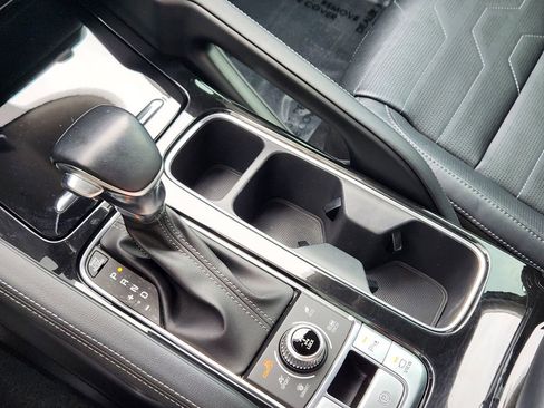 Used 2022 Kia Telluride SX w/ SX Prestige Package image 10