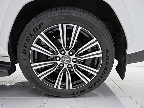 Used 2025 Lexus LX 700h Luxury AWD/4WD image 35