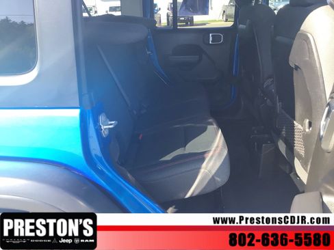 Used 2025 Jeep Wrangler Unlimited Rubicon AWD/4WD image 27