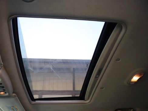 Used 2005 HUMMER H2 w/ Preferred Equipment Group image 27