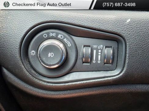 Used 2016 Jeep Renegade Latitude image 10