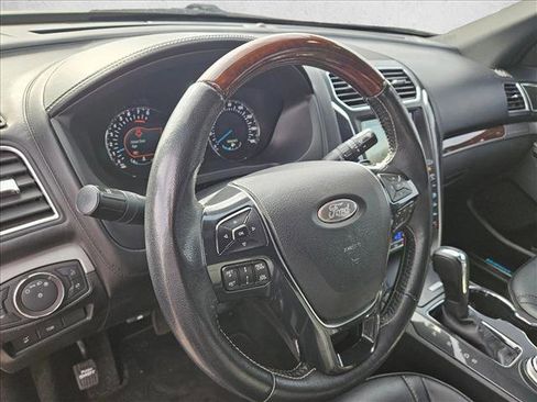 Used 2018 Ford Explorer Platinum image 9