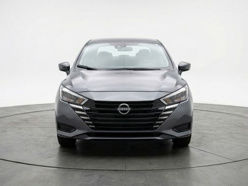 Used 2025 Nissan Versa SV image 2