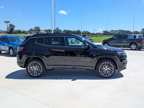 Used 2024 Jeep Compass Limited w/ Elite Group AWD/4WD image 6