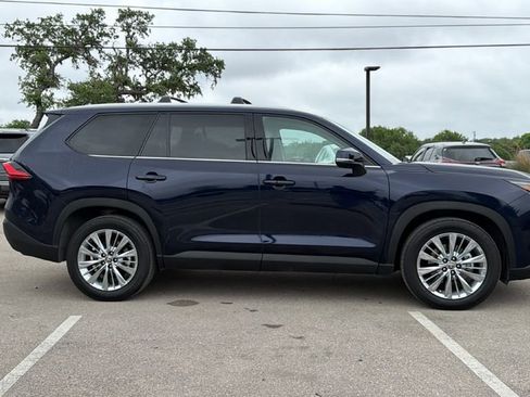 Used 2024 Toyota Grand Highlander Platinum image 4