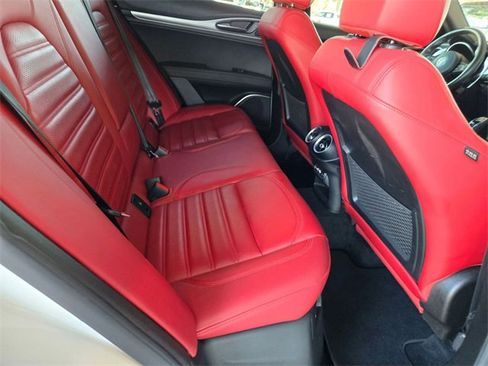 Used 2022 Alfa Romeo Stelvio Veloce image 22