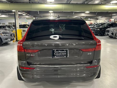 Certified 2022 Volvo XC60 B5 Momentum w/ Climate Package image 3