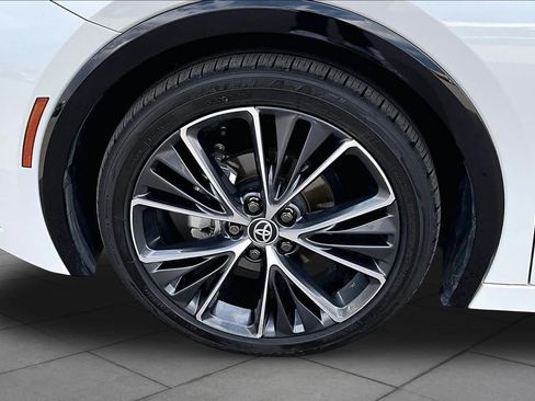Used 2024 Toyota Prius Limited FWD image 11