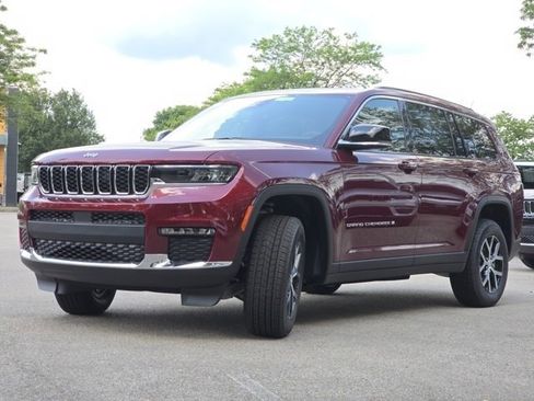 Used 2025 Jeep Grand Cherokee L Limited image 25