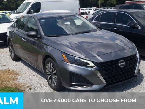 Used 2024 Nissan Altima 2.5 SV FWD image 2