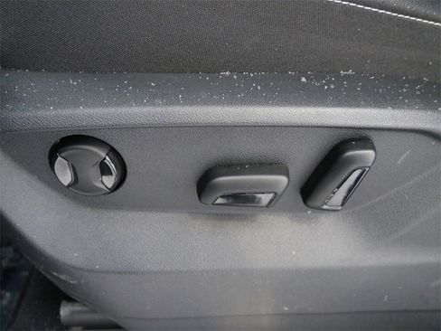 Used 2024 Volkswagen Atlas SE image 16