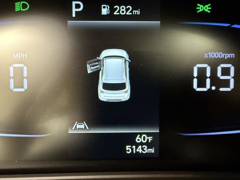 Used 2024 Hyundai Venue SEL image 15