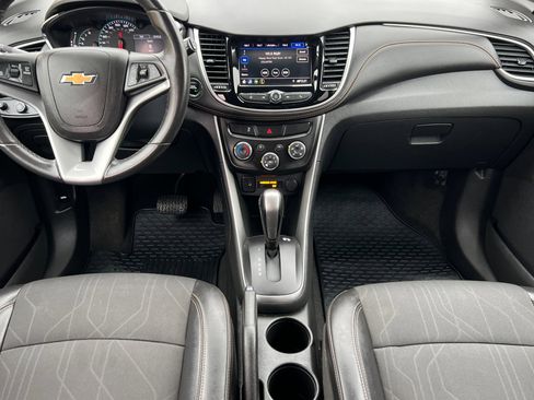 Used 2021 Chevrolet Trax LT w/ LT Convenience Package image 13