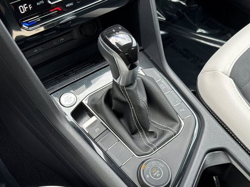 Used 2025 Volkswagen Taos SE w/ Panoramic Sunroof Package image 20