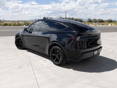 Used 2026 Tesla Model Y Long Range AWD/4WD image 7