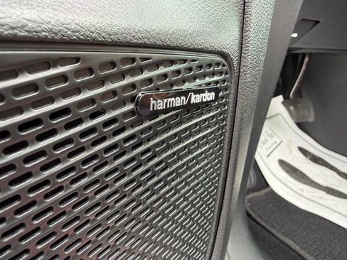 Used 2024 Chrysler Pacifica Pinnacle image 18