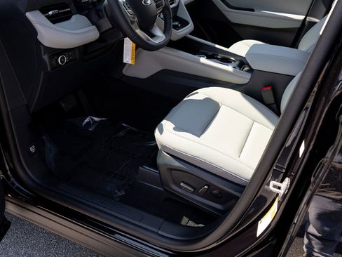 New 2026 Ford Explorer Active w/ Active Comfort Package RWD image 17