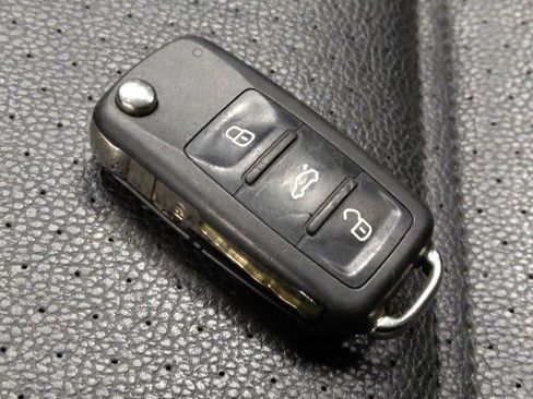 Used 2017 Volkswagen Jetta SE image 32