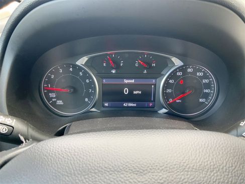 Used 2024 GMC Terrain SLT image 12