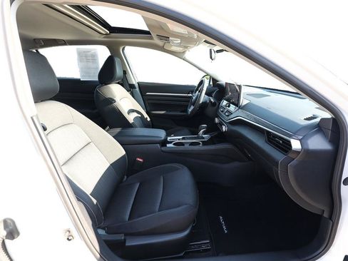 Used 2023 Nissan Altima 2.5 SV w/ SV Premium Package FWD image 22