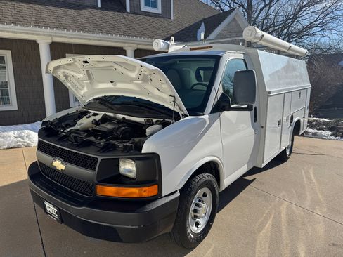 Used 2011 Chevrolet Express 3500 image 29
