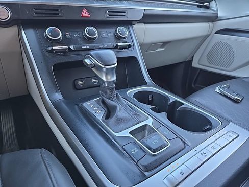 Certified 2023 Kia Carnival LX FWD image 23