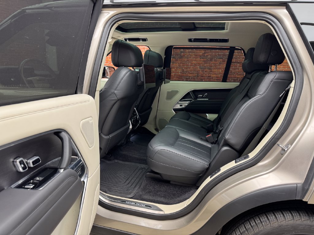 Used 2024 Land Rover Range Rover Long Wheelbase SE AWD/4WD image 23