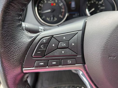 Used 2019 Nissan Rogue SV FWD image 13