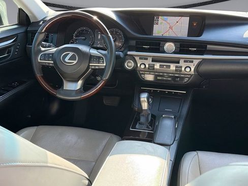 Used 2017 Lexus ES 350 w/ Luxury Package FWD image 19