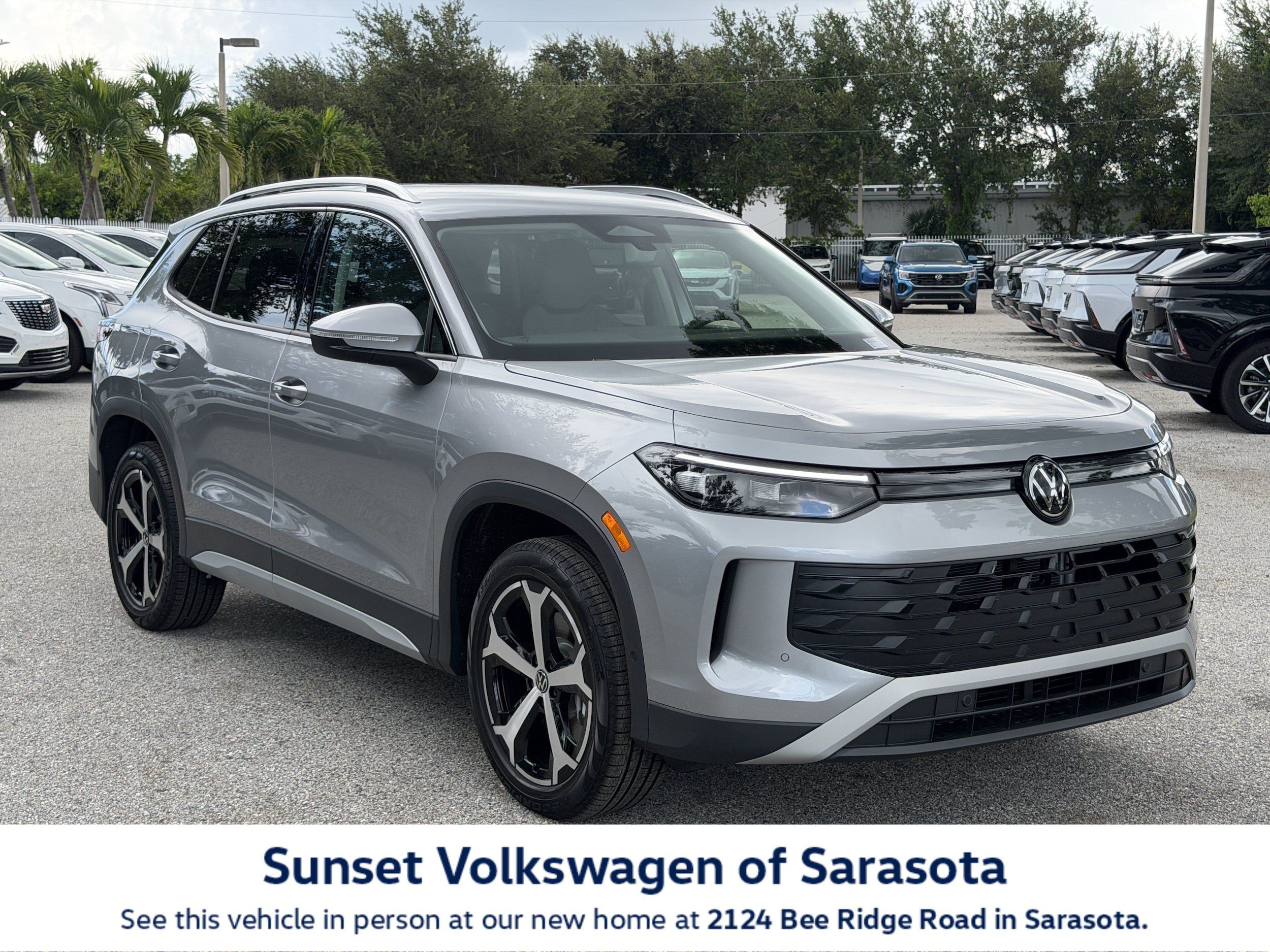 New 2026 Volkswagen Tiguan SE AWD/4WD image 1