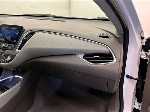 Used 2021 Chevrolet Malibu LT FWD image 15
