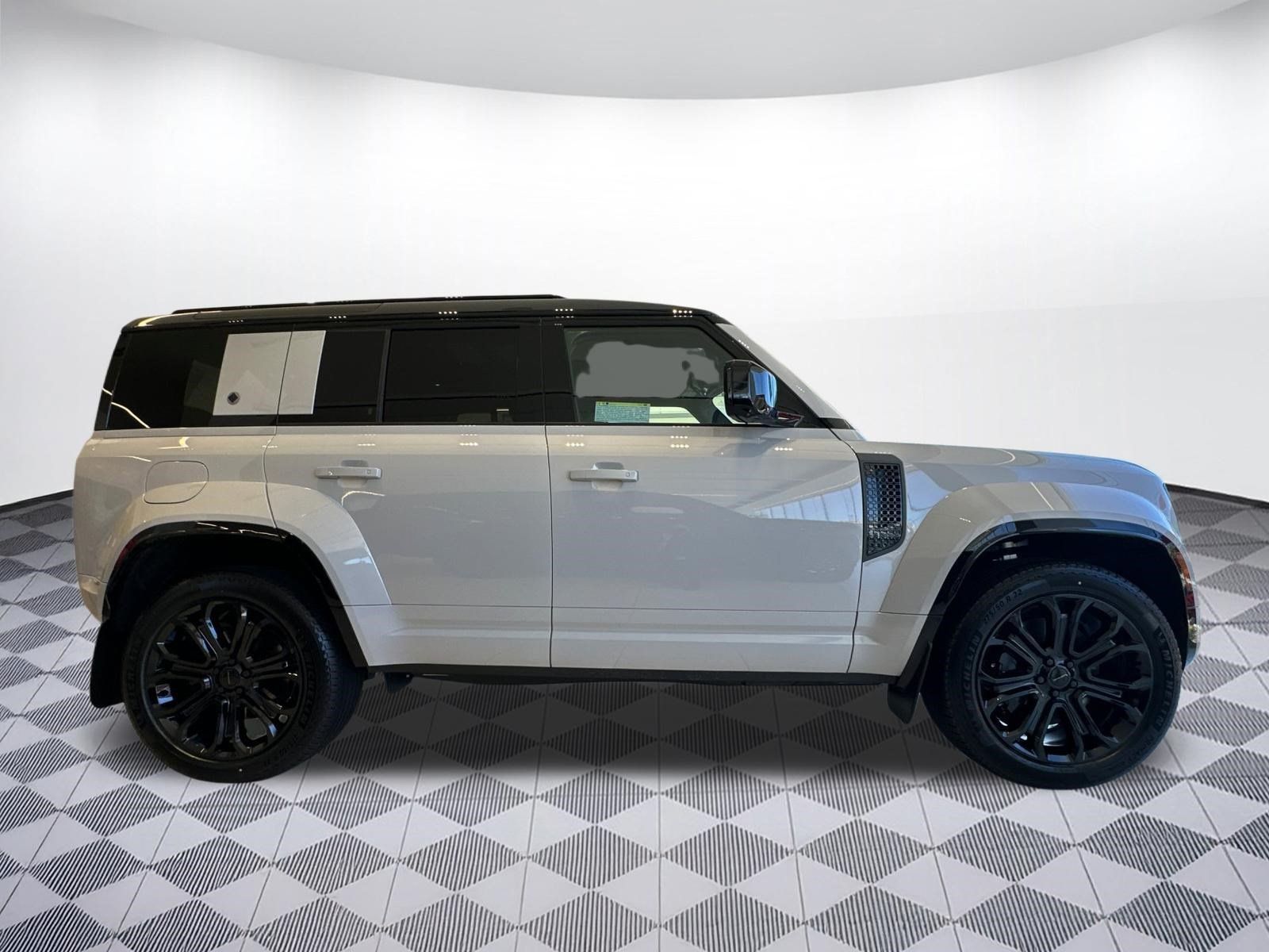 New 2026 Land Rover Defender 110 OCTA AWD/4WD image 7