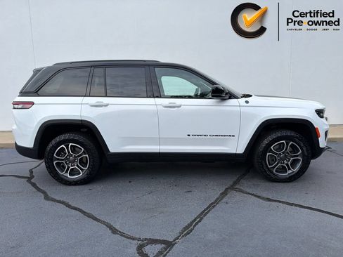 Certified 2022 Jeep Grand Cherokee Trailhawk w/ Advanced Protech Group II AWD/4WD image 10