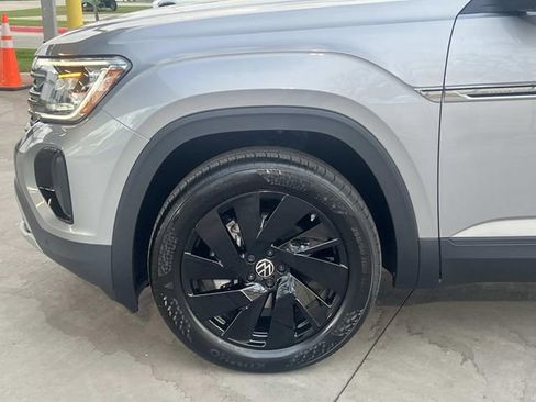 New 2026 Volkswagen Atlas Cross Sport SE FWD image 5