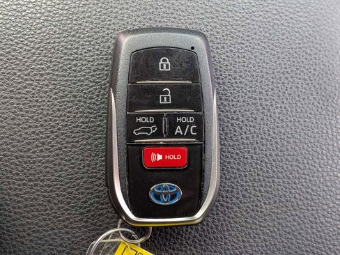 Used 2022 Toyota RAV4 SE w/ Weather & Moonroof Package image 32