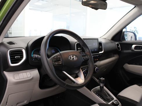 Used 2024 Hyundai Venue SEL FWD image 12