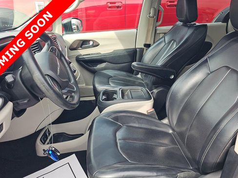 Used 2021 Chrysler Voyager Lxi FWD image 6