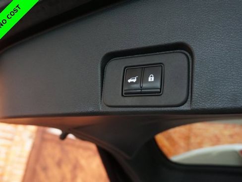 Used 2022 Nissan Rogue SV w/ SV Premium Package image 45