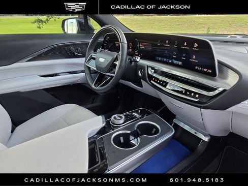 Certified 2024 Cadillac Lyriq Luxury AWD/4WD image 18