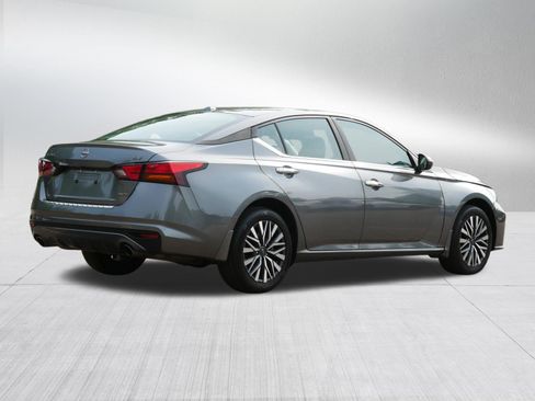 Certified 2023 Nissan Altima 2.5 SV w/ SV Premium Package AWD/4WD image 7