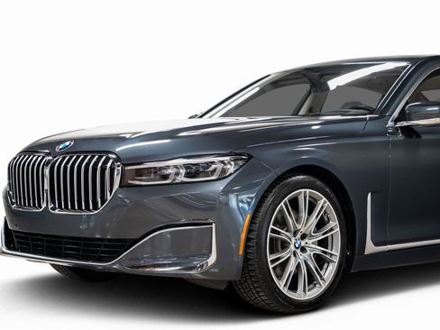 Used 2020 BMW 740i w/ Premium Package image 8