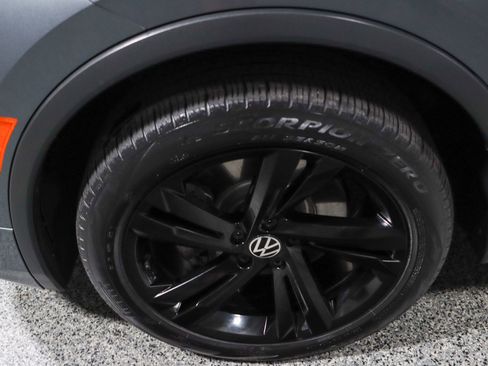 Used 2023 Volkswagen Tiguan SE R-Line image 11