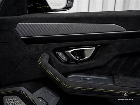 Used 2023 Lamborghini Urus Performante AWD/4WD image 47