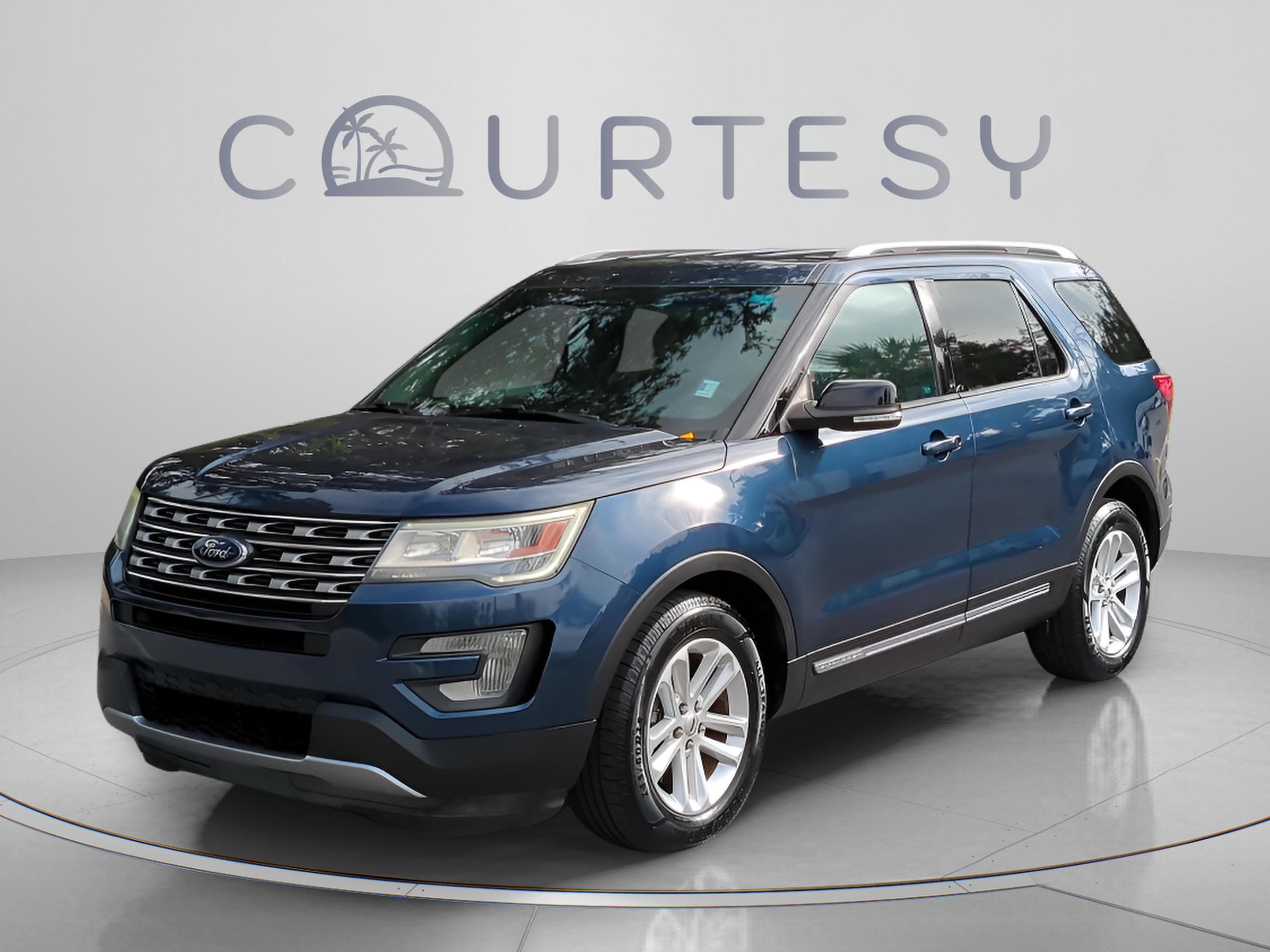 Used 2016 Ford Explorer XLT FWD image 1
