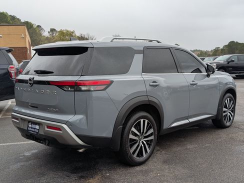 Used 2025 Nissan Pathfinder Platinum w/ Cargo Package image 9