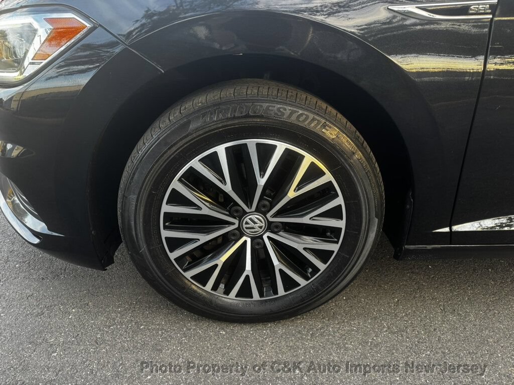 Used 2019 Volkswagen Jetta SEL w/ Cold Weather Package FWD image 12